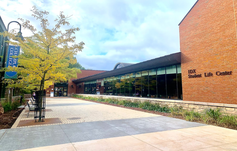 Outside the dining hall in the IDX Student Life building. Photo by Katherine Townsend.