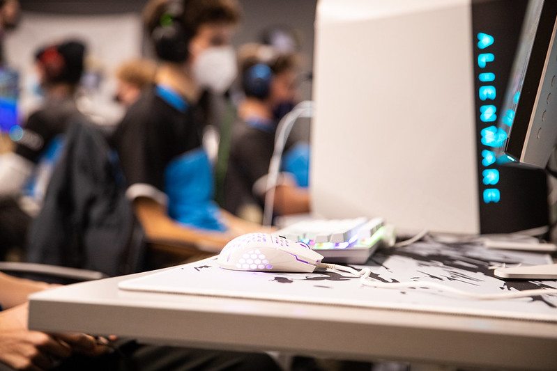 Champlain+College+student+competes+in+E-sports+tournament.