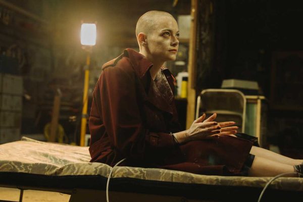 Emma Stone stars as Michelle in director Yorgos Lanthimos' BUGONIA, a Focus Features release.
Credit: Atsushi Nishijima/Focus Features © 2025 All Rights Reserved.